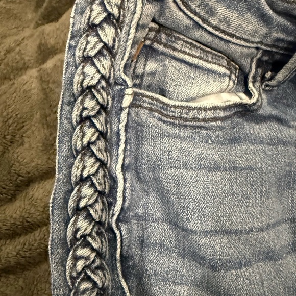 Judy Blue Size 6 Cropped Braided straight/wide leg jeans. These are adorable!! - Picture 6 of 6